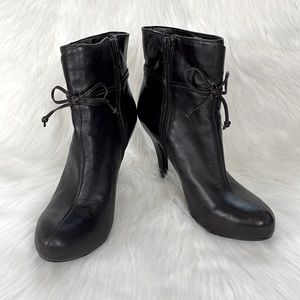 NINE WEST BROWN BOW ACCENT BOOTIES